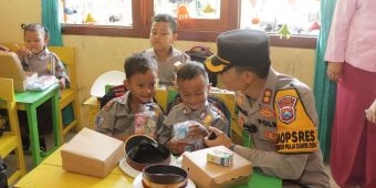 Polres Tuban Kembali Bagikan Makan Bergizi Gratis Bagi Murid TK