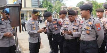 Pastikan Anggota Tak Main Judi Online, Polres Kediri Kota Gelar Pemeriksaan HP