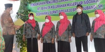 Kukuhkan Karang Werda Krisna, Wakil Bupati Sidoarjo Ajak Lansia Tetap Berkarya