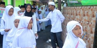 Tanamkan Nilai Keagamaan Sejak Dini, SDN Songgokerto 01 Kota Batu Gelar Manasik Haji