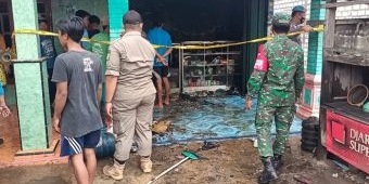 ​Diduga Korsleting Listrik, Sebuah Toko Kelontong di Tuban Ludes Terbakar