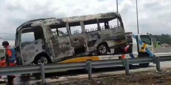 Mobil Rombongan Pengantin dari Probolinggo Terbakar di Tol Pandaan-Malang