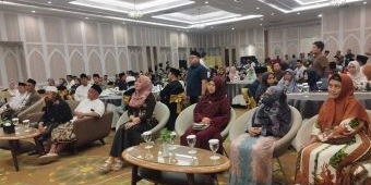 Baguss Gelar Santunan Anak Yatim Syukuran Setahun Khofifah-Emil