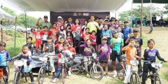 Zanariah Buka Perlombaan Balap Sepeda Race Time MTB-BMX-RB Piala Ketua ISSI Kota Kediri