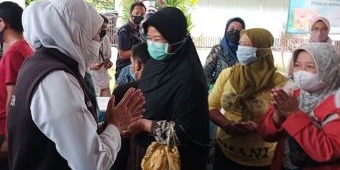 Atasi Kelangkaan Minyak Goreng, Gubernur Khofifah Minta Kepala Daerah Sering Operasi Pasar