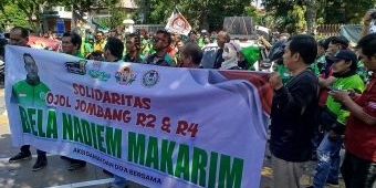 Bela Nadiem Makarim, Ratusan Ojol di Jombang Gelar Demo