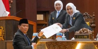 Gubernur Khofifah dan DPRD Jatim Sahkan 2 Perda Strategis