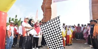 Berangkatkan Peserta Jalan Sehat, Wabup Lamongan Ajak Rayakan Kemerdekaan, Teruskan Pembangunan