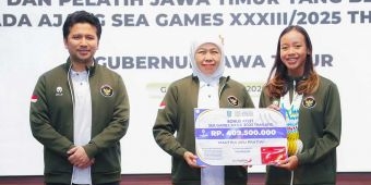 Gubernur Khofifah Salurkan Bonus Rp8 Miliar untuk 161 Atlet Jatim Berprestasi di SEA Games 2025