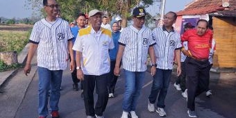 Jalan Santai Pipir Tambak Bareng Warga, Mas Nawawi Promosikan Bandeng Jelak