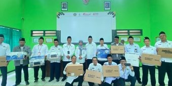 Perkuat Operasional Layanan, 16 KUA di Tuban Terima Bantuan Laptop dan Printer