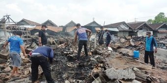 Cari Penyebab Kebakaran, ​Tim Labfor Polda Jatim Gelar Olah TKP di Pasar Ngadiluwih Kediri