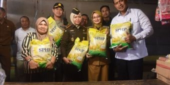 Pastikan Distribusi Beras SPHP, Wali Kota Kediri dan Dirut Bulog Sidak ke Pasar Setono Betek