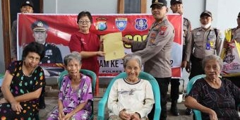 Peringati HUT ke-42 Satpam, Polres Ngawi Salurkan Puluhan Paket Sembako ke Panti Jompo