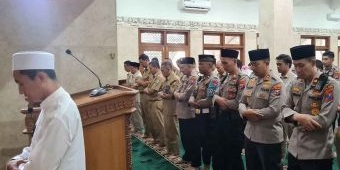 Wujud Empati Gugurnya 3 Polisi di Lampung, Polres Kediri Kota Gelar Sholat Gaib