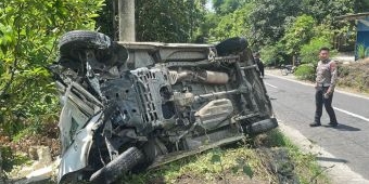 Minibus Terguling Usai Tabrak Motor Menyebrang di Kedunggalar Ngawi, Satu Orang Tewas