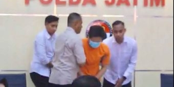 Dihadirkan saat Jumpa Pers, Mantan Ketua BNPM Surabaya Nyaris Tak Sadarkan Diri