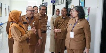 Pj Wali Kota Kediri Tinjau Pemeriksaan Kesehatan Gratis dan Pelayanan di 2 Puskesmas