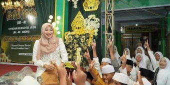 Ning Lia Tantang Santri Lantang Bersholawat, yang Paling Semangat Diganjar Hadiah