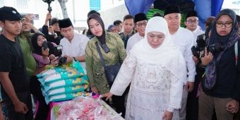 Ratusan Warga Serbu Pasar Murah yang Digelar Gubernur Khofifah Jelang Ramadhan di Surabaya