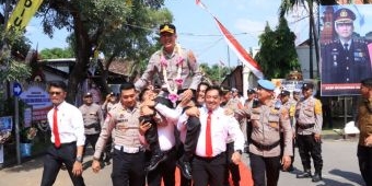 Farewell Parade: Lepas AKBP Zainur Rofik dan Sambut Kemas Indra sebagai Kapolres Madiun yang Baru