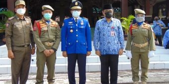 Pimpin Upacara HUT ke-72 Satpol PP dan HUT ke-60 Satlinmas, Bupati Baddrut Serahkan Tali Asih