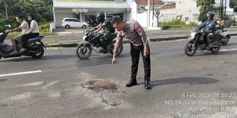 Pasutri Pemotor Alami Laka di Babat Lamongan, Istri Tewas Terlindas Truk Box