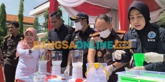 Kejari Gresik Musnahkan Barang Bukti dari Penanganan 249 Perkara Januari-September 2024