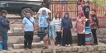 Wakil Wali Kota Probolinggo Tebar Ribuan Benih Ikan di Sumber Mata Air Gayam