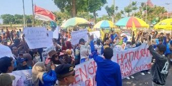 Mahasiswa dan PKL Gelar Demo , Tuntut Bupati Tuban Cabut Larangan Berjualan di Kawasan Alun-Alun