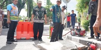 Cegah Banjir, Pemkab Lamongan Keruk Drainase di Sejumlah Titik Wilayah Kota