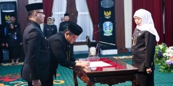 Gubernur Khofifah Lantik 65 Kepala Sekolah, Minta Prestasi Pendidikan Jatim Terus Ditingkatkan