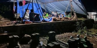 Tradisi Melekan di Situbondo, Warga Jaga Makam Hindari Ancaman 'Pugut'