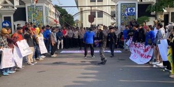 Protes SKTM tak Bisa Digunakan untuk Berobat, Puluhan Mahasiswa PMII Demo Pemkab Tuban