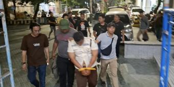 Terungkap! Diduga Gelapkan Uang Pinjol Jadi Motif Penusukan Satpam di Graha DST Surabaya