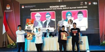 Pengundian Nomor Urut Pilkada 2024 di Kabupaten Blitar: Rijanto-Haji Beky 1, Rini-Ghoni 2