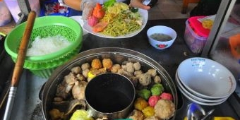 Bakso dan Mie Ayam Pelangi Ini sedang Hits di Bojonegoro, Pewarnanya Alami dari Sayuran