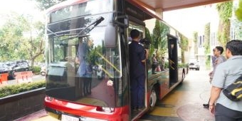 Tunjang Transportasi Wisatawan dan Warga, Wali Kota Batu dan Kapolres Ikuti Uji Coba Shuttle Bus