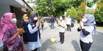 Terdampak PPKM Darurat, Karyawan Toko Modern Terima Bantuan Sembako dari Pemkab Banyuwangi
