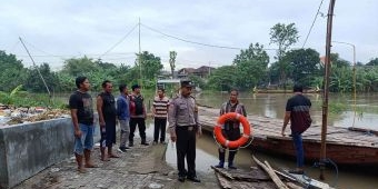 Cegah Kecelakaan Air, Polsek Balongbendo Intensifkan Patroli Tambangan di Kali Mas