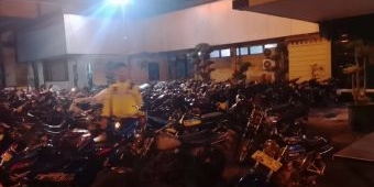 KRYD Malam Minggu, Polres Lamongan Amankan 85 Motor Berknalpot Brong di Enam Titik Razia