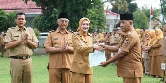 Wali Kota Kediri Serahkan SK Kenaikan Pangkat kepada 18 PNS