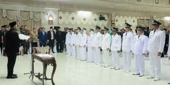 Perpanjang Masa Jabatan, Bupati Gresik Kukuhkan 14 Kades