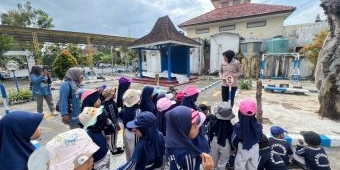 Satlantas Polres Bangkalan Edukasi Siswa Tertib Lalin Lewat Metode Bermain Sambil Belajar