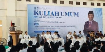 Di Hadapan 6.351 Mahasantri Lirboyo, Mahfud MD Kupas Sejarah Konstitusi dan Kompromi Prismatik