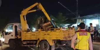 Matikan Mesin saat Keluar Parkir dari Hotel, Luxio Tabrak Truk di Pamekasan