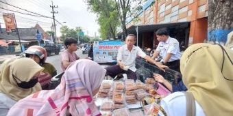 Kendalikan Harga Bahan Pokok, Disperindag Lamongan Gelar Operasi Pasar