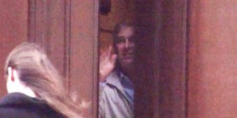 ​Pangeran Andrew Tertangkap Kamera di ‘Rumah Seks’ Epstein