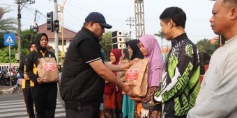 Hari Bhayangkara ke-79, Polres Tuban Ajak Warga Senam Bersama dan Gelar Bakti Pelayanan di CFD
