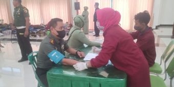 HUT ke-76 Pomad, Dandim Surabaya Timur dan Jajajaran Lakukan Donor Darah